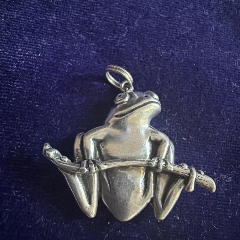 RARE RETIRED Dee 3D Tree Frog  Pendant 925 Sterling Silver MINT CONDITION